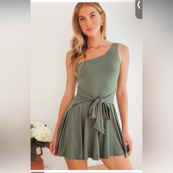 Lulus Pants - Lulu’s Sunny Soiree Dark Sage Green One-Shoulder Tie-Front Romper sz M